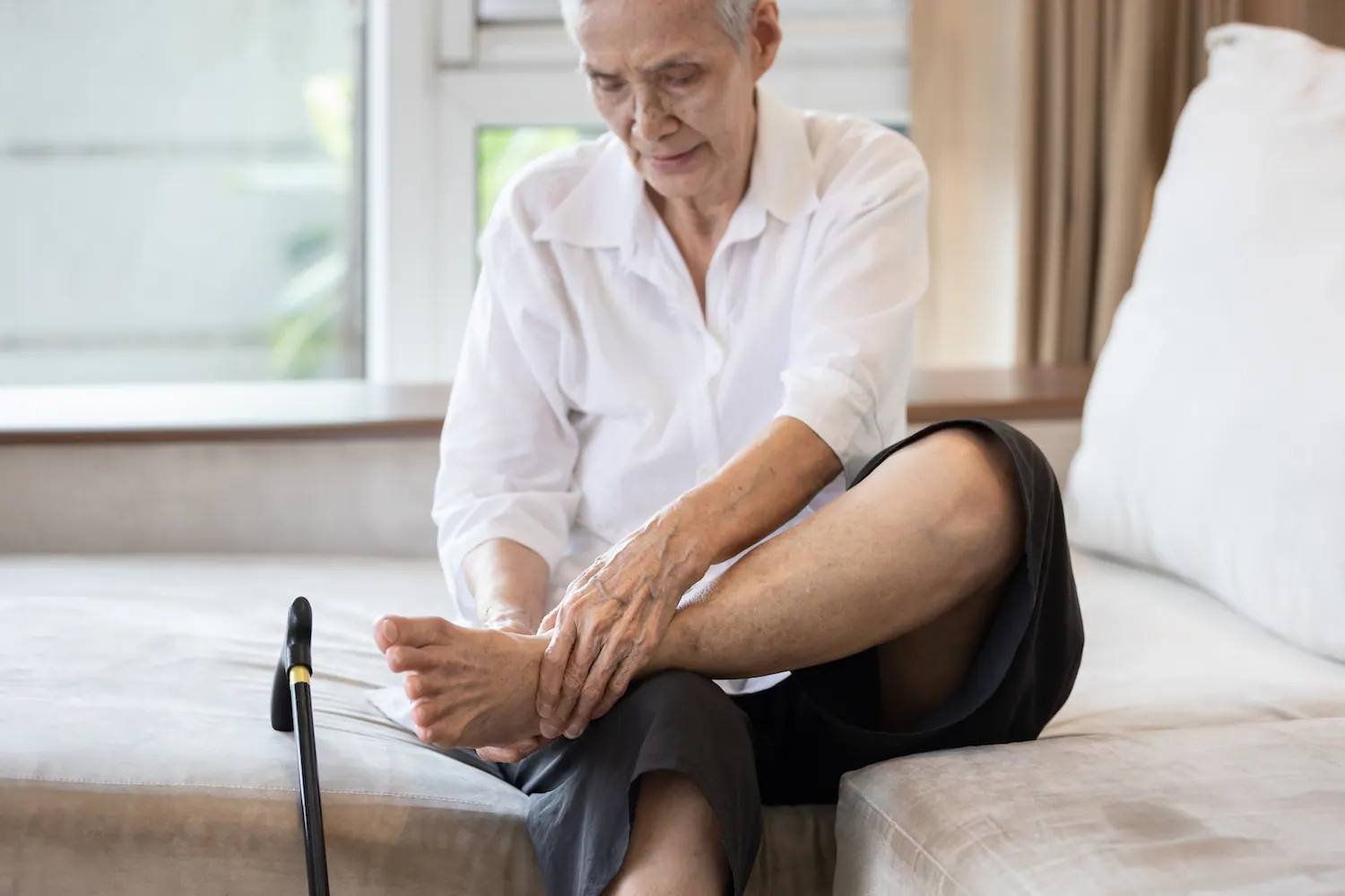 Neuropathy leg pain treatment chiropractor