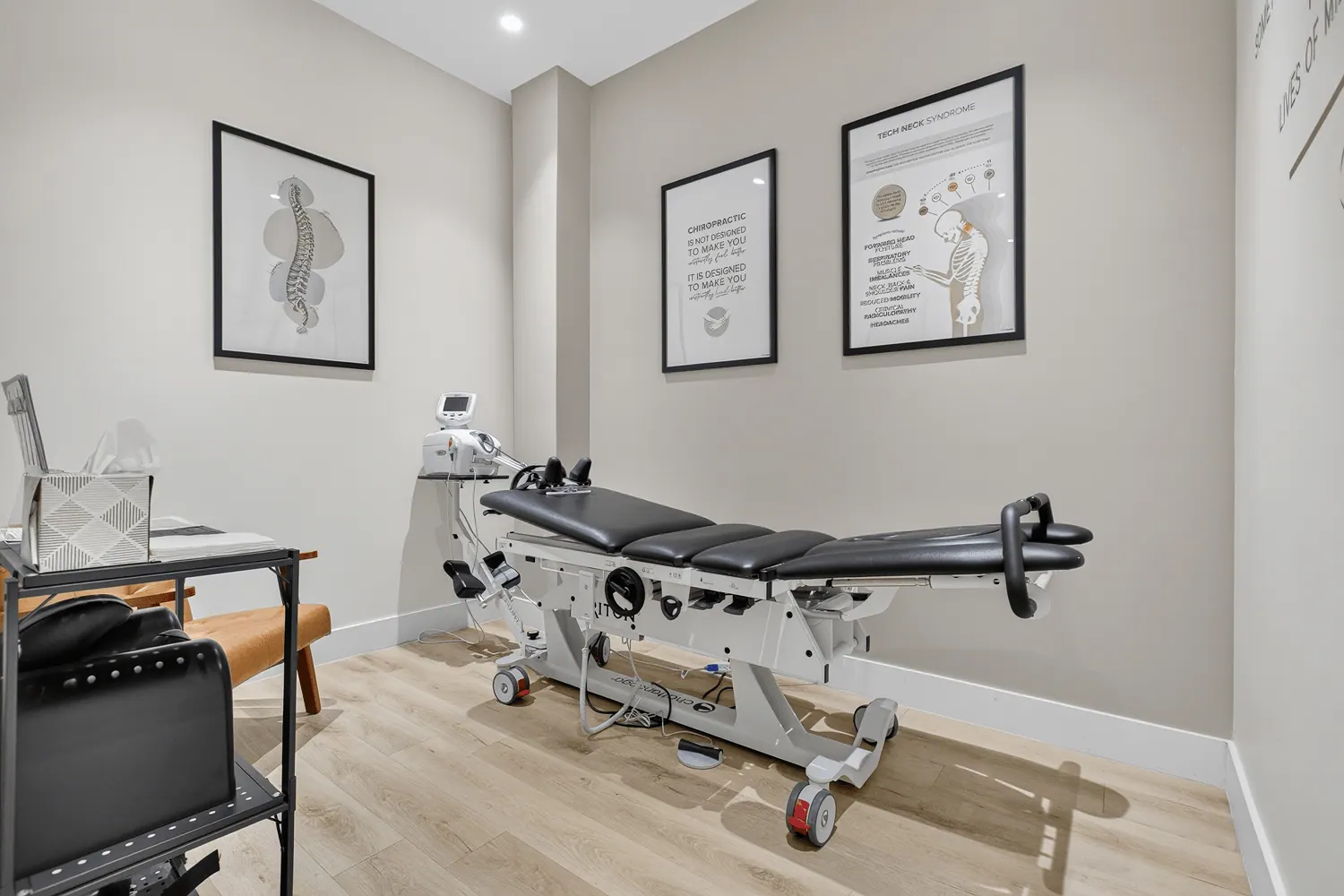 Spinal decompression table